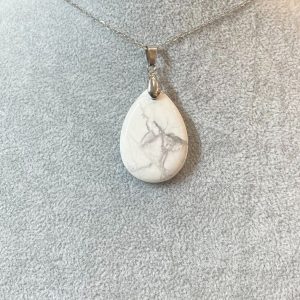 pendentif larme en Howlite occizen